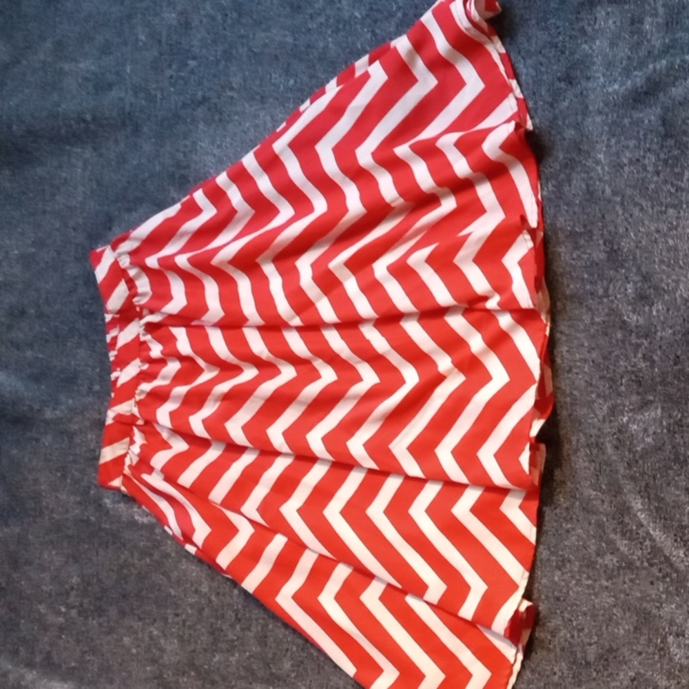 Xhilaration red and white chevron skirt